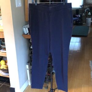 LuluLemon  RARE 100% cotton pant. Discontinued. Zip pockets. Tapered leg.